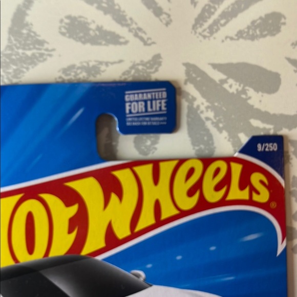 Hot Wheels-  Tesla Model S Plaid - White - Picture 4 of 16